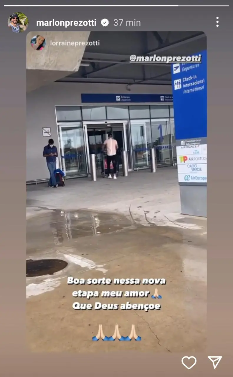 Imagem mostra homem em entrada do aeroporto