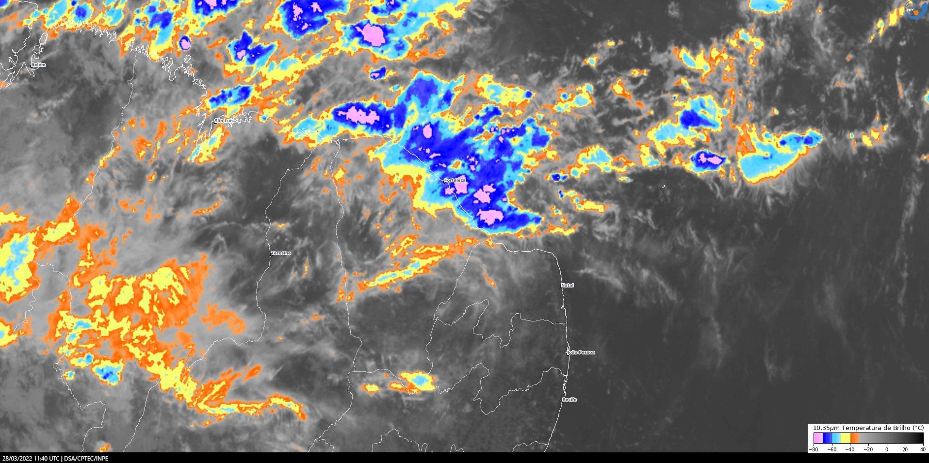 Nuvens carregadas favorecem precipitações na faixa litorânea e Maciço de Baturité