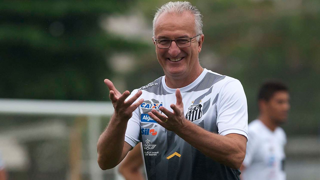 Dorival Júnior comandando treino do Santos