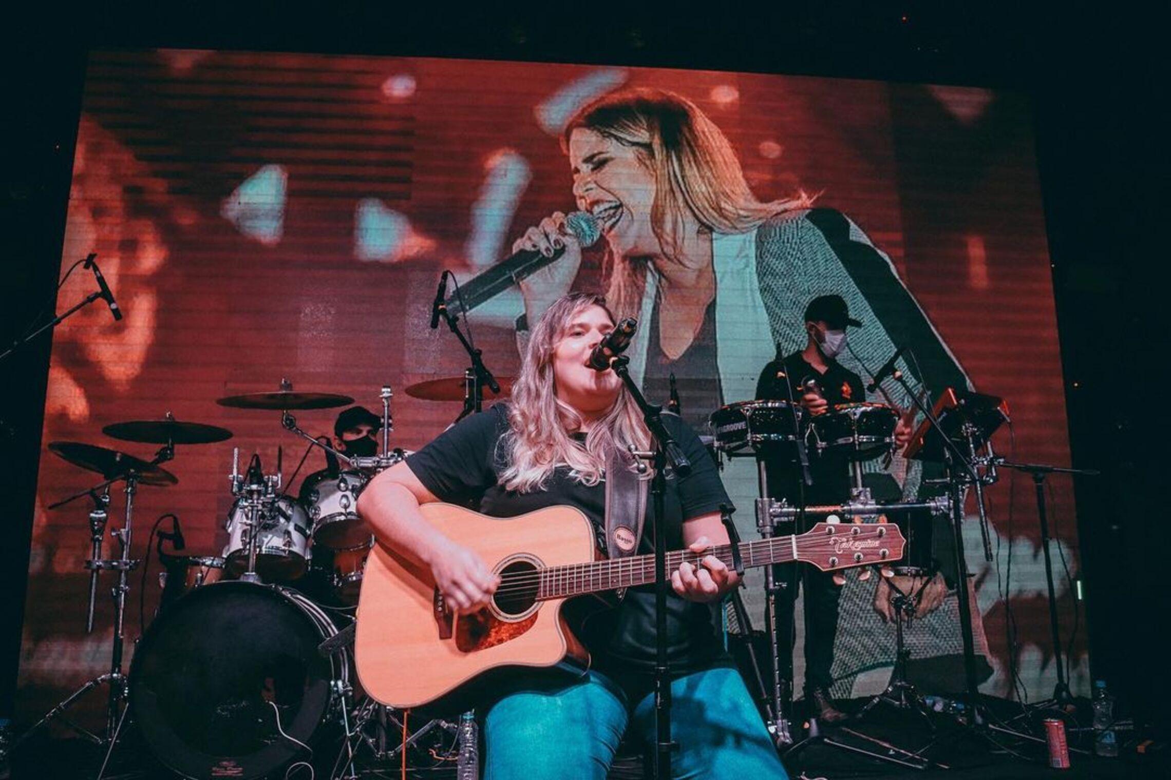 Lia Almeida tem inspirações musicais em nomes como Marília Mendonça