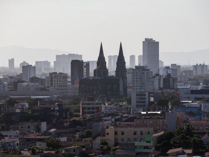 Catedral e prédios do Centro de Fortaleza vistos do alto