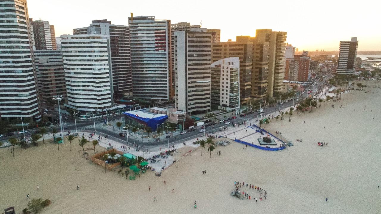Vista aérea da Praia de Iracema, em Fortaleza