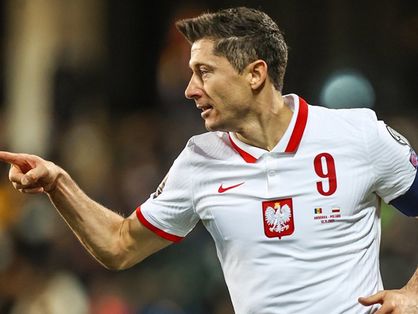 Lewandowski comemora gol pela Polônia