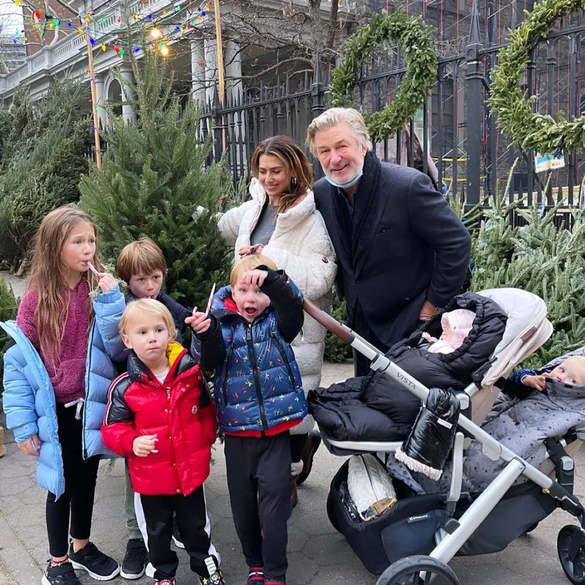 Alec Baldwin, Hilaria Badlwin e seus sete filhos