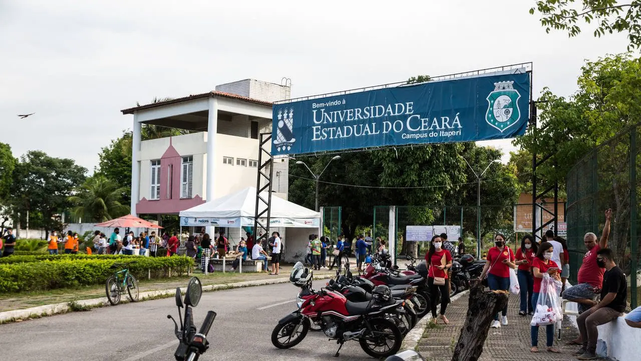 Entrada da Uece no campus do Itaperi