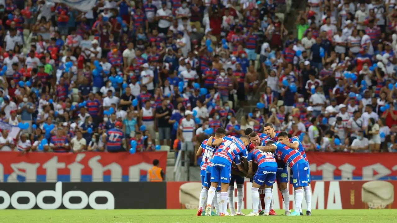 Jogadores do Fortaleza e torcida