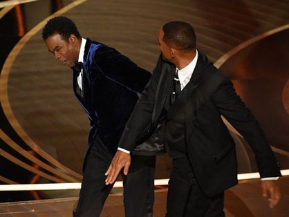 Will Smith bate em Chris Rock durante o Oscar após piada com Jada Pinkett-Smith