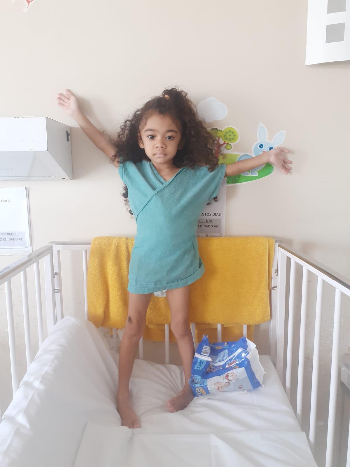 Elise, criança que teve rim saudável retirado por engano