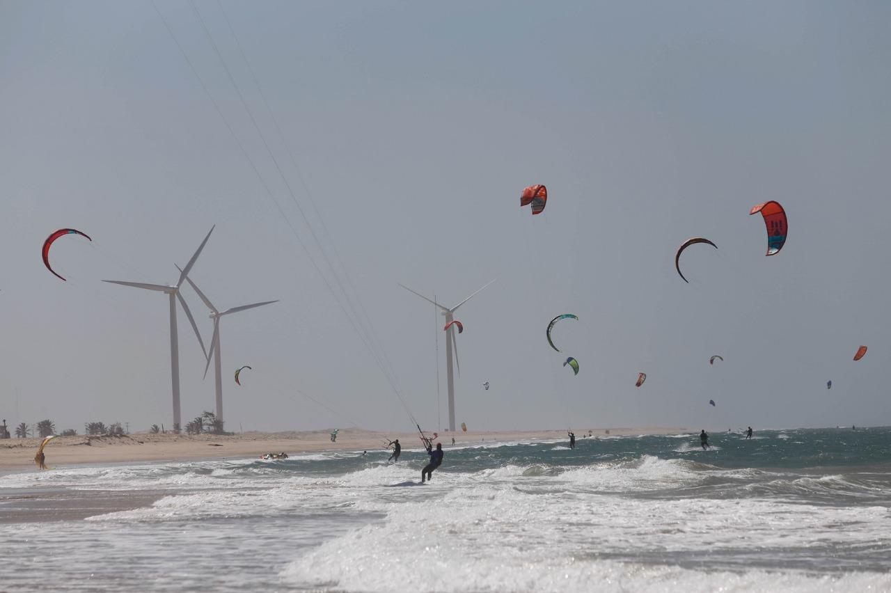 Diversos trechos do litoral cearense são pontos de prática do kite, principalmente, por conta das condições climáticas