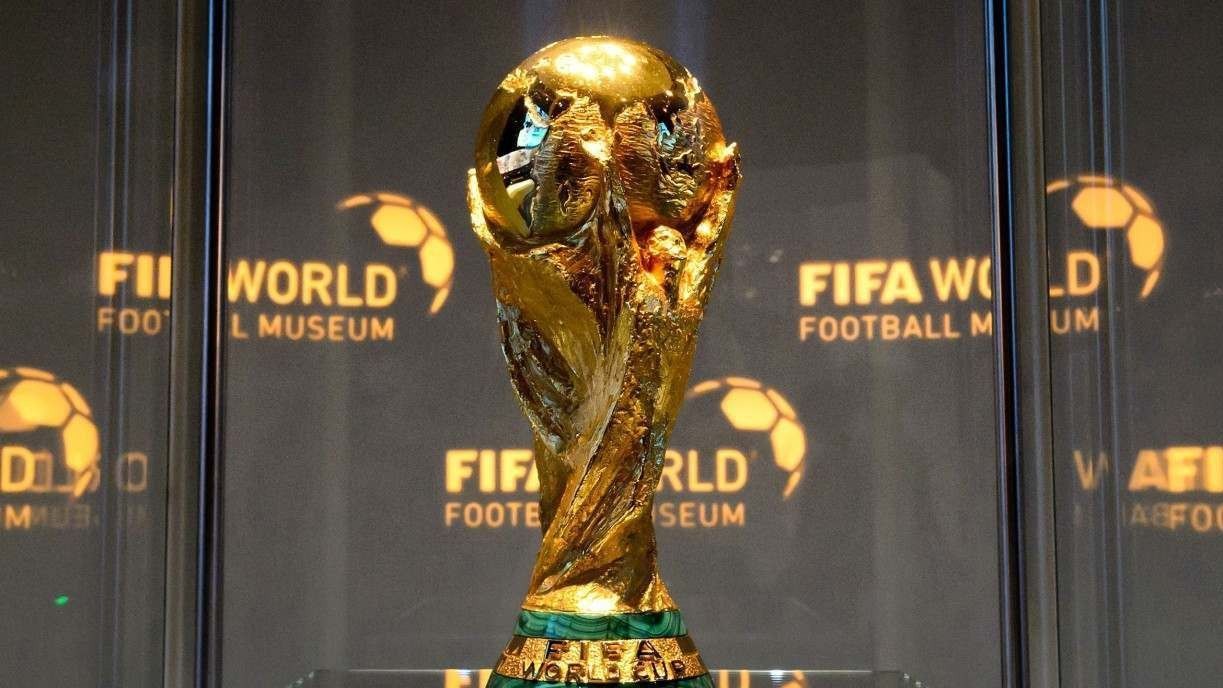 Imagem em detalhe da taça da Copa do Mundo