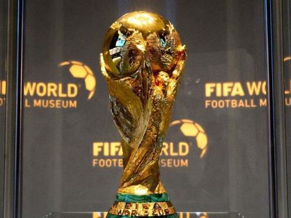 Imagem em detalhe da taça da Copa do Mundo