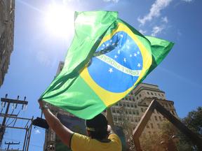 Torcedora do Brasil na Praça do Ferreira, em Fortaleza