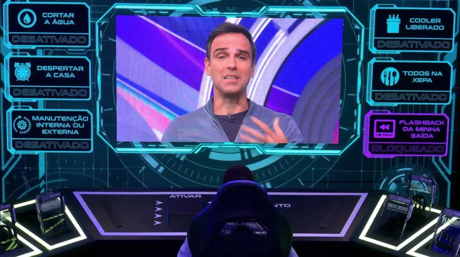 Sempre que é um card é acionado, Arthur ganha o áudio da casa para ouvir por um tempo