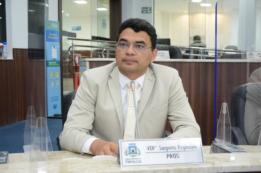 Sargento Reginauro na bancada da Câmara de Fortaleza