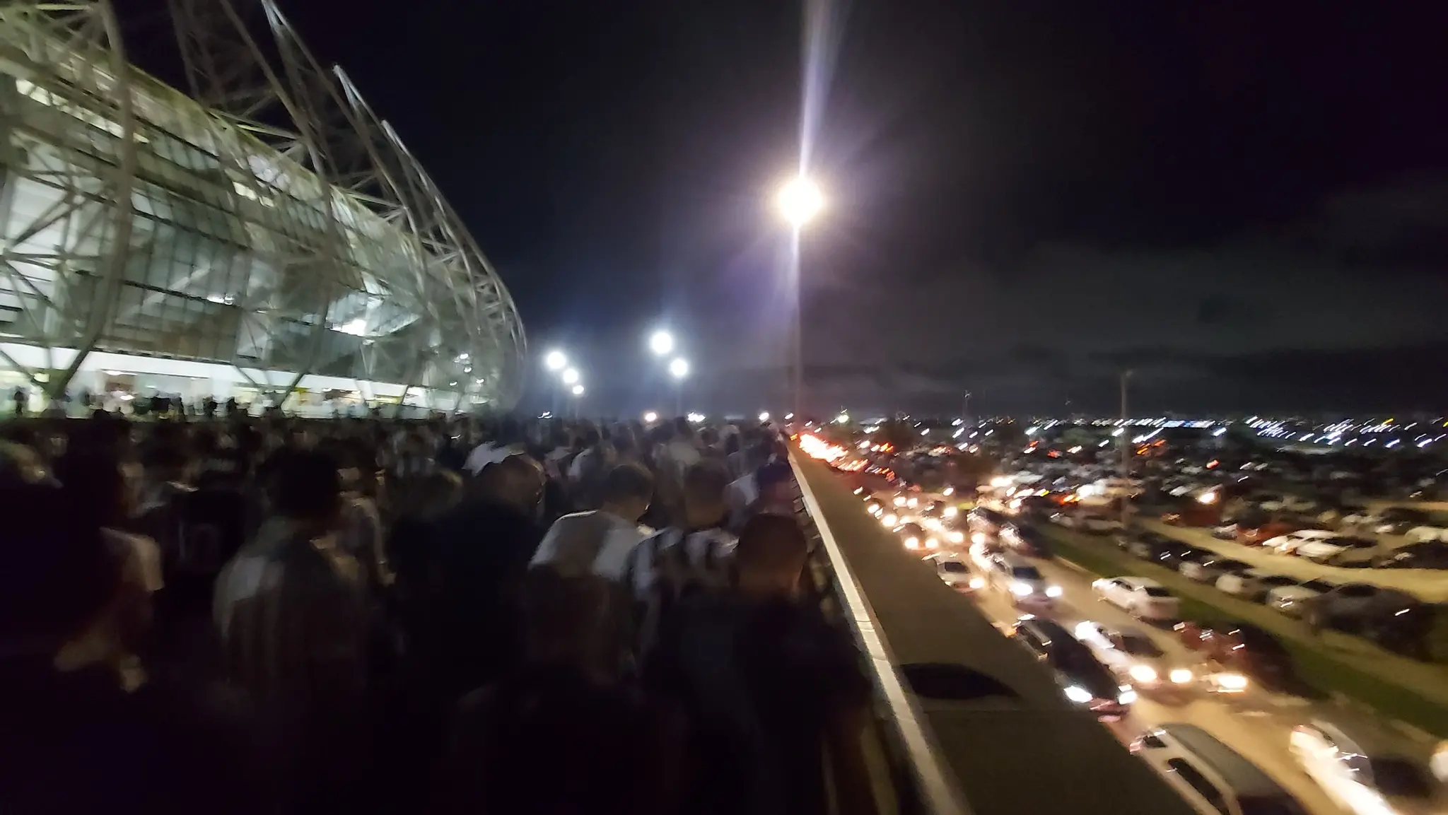 Esplanada do Castelão escura