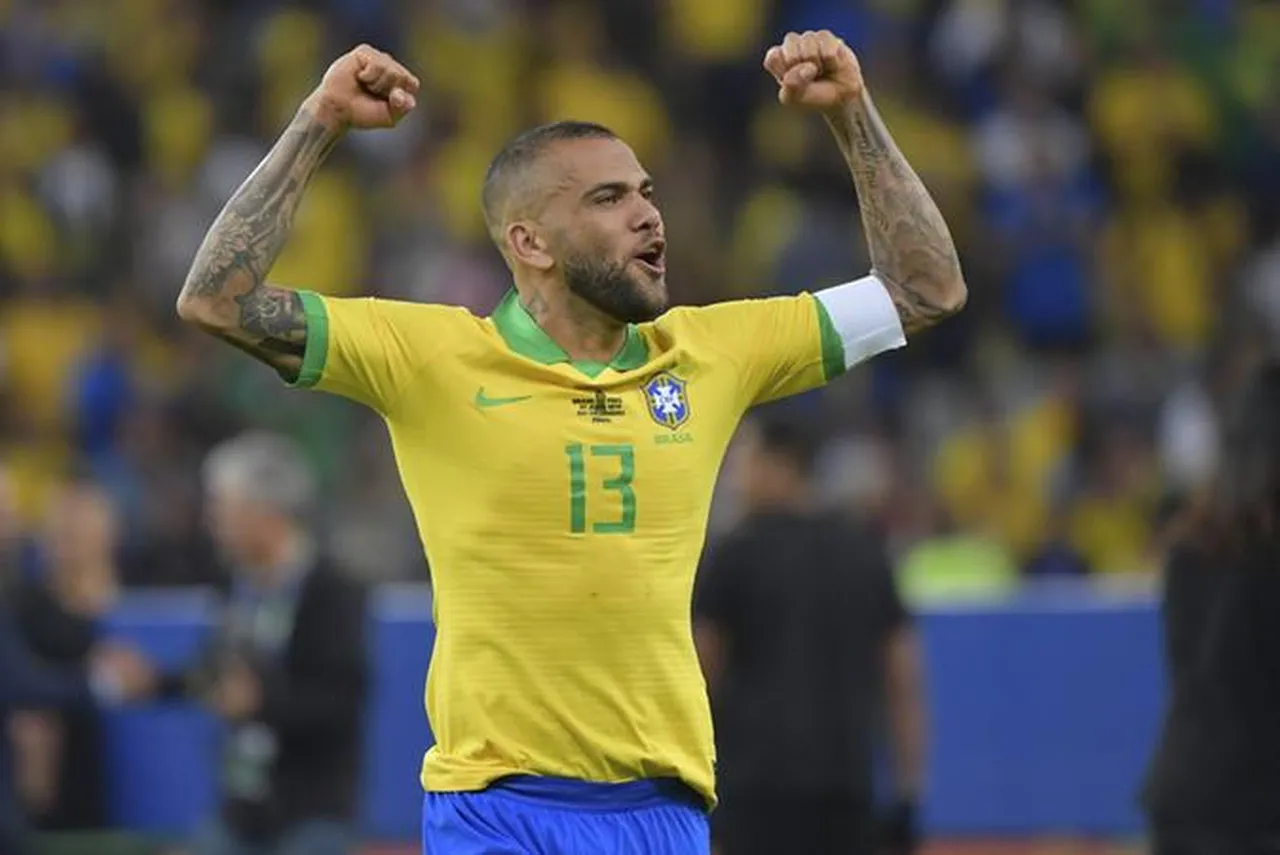 Daniel Alves é jogador da Seleção Brasileira e do Barcelona