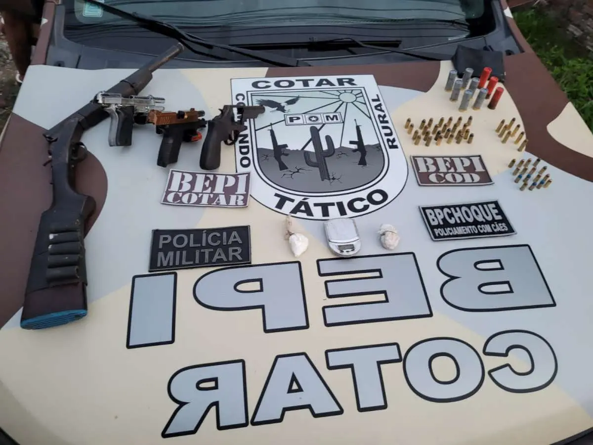 Quatro armas de fogo e 57 munições foram apreendidas pela Polícia Militar