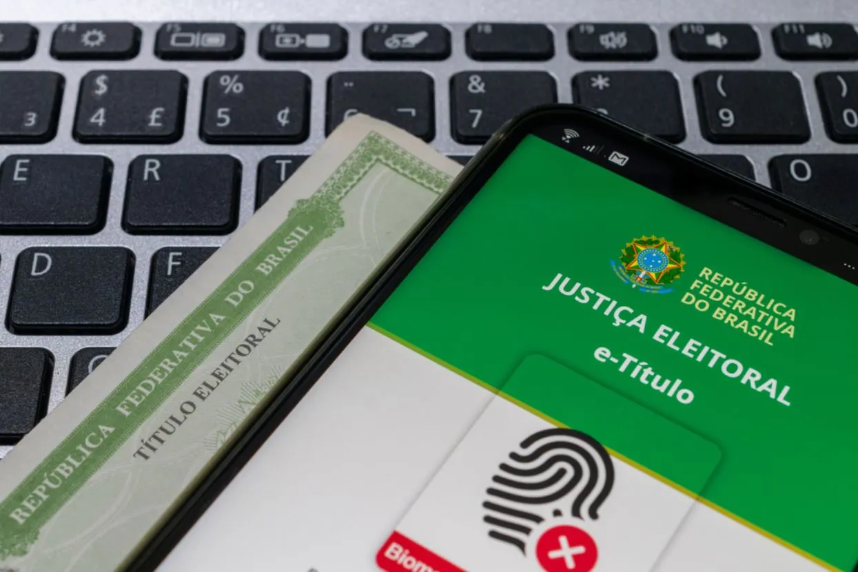 Eleitor pode fazer o download gratuito do aplicativo e-Título no telefone celular ou tablet de qualquer plataforma