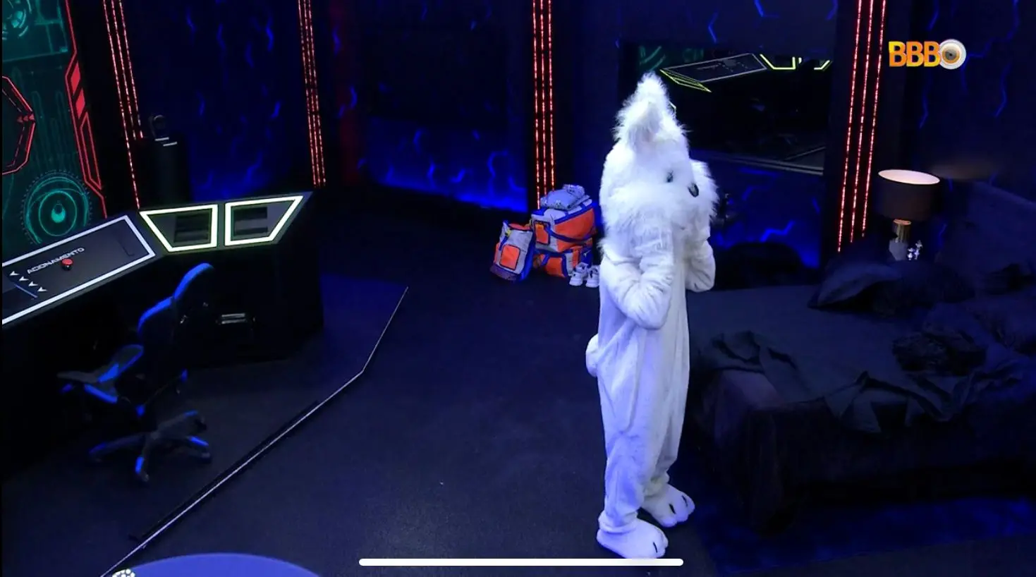 Arthur Aguiar vestido de coelho no BBB 22
