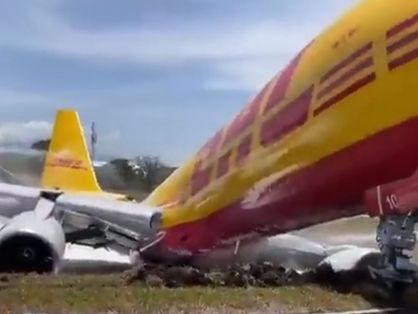 Piloto faz pouso de emergência e avião se parte em dois pedaços na Costa Rica