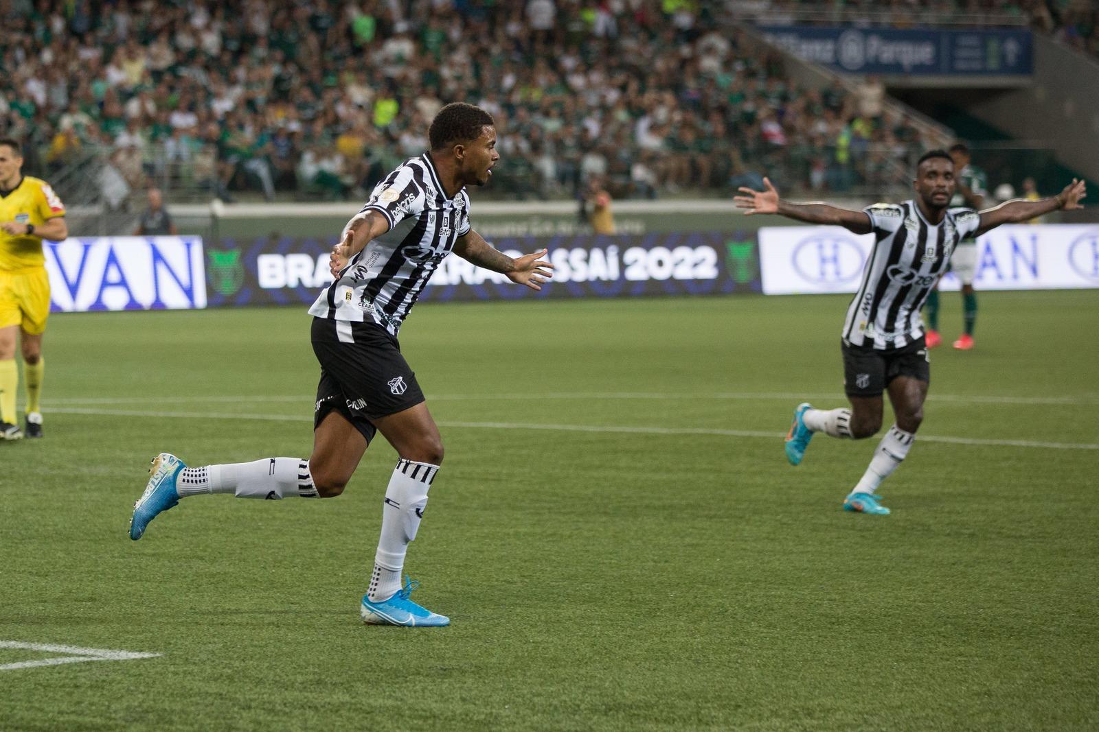 Jogadores do Ceará comemoram gol contra o Palmeiras