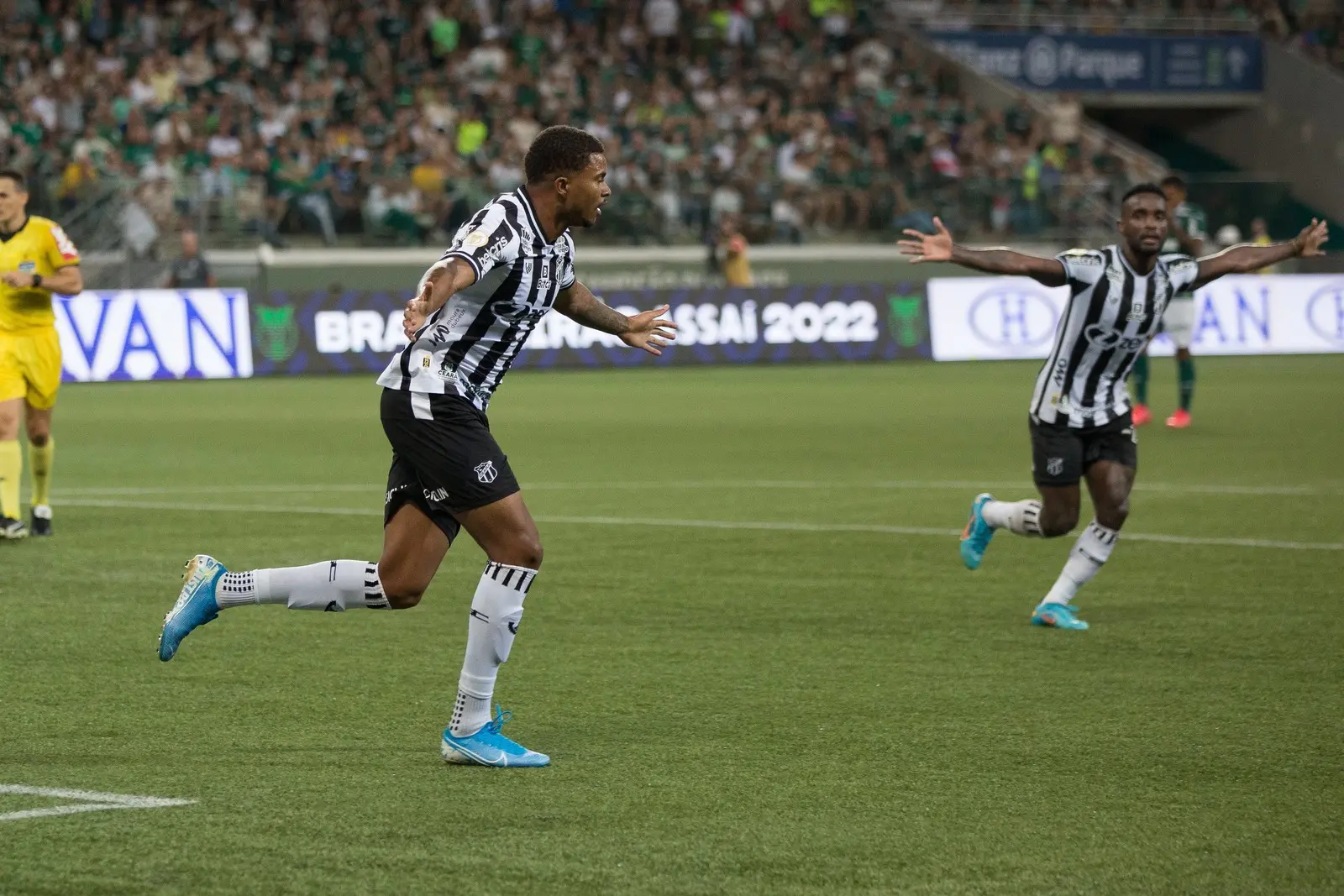 Jogadores do Ceará comemoram gol contra o Palmeiras