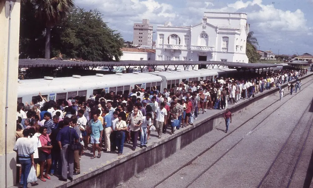 Concentração de passageiros na Estação Ferroviária João Felipe