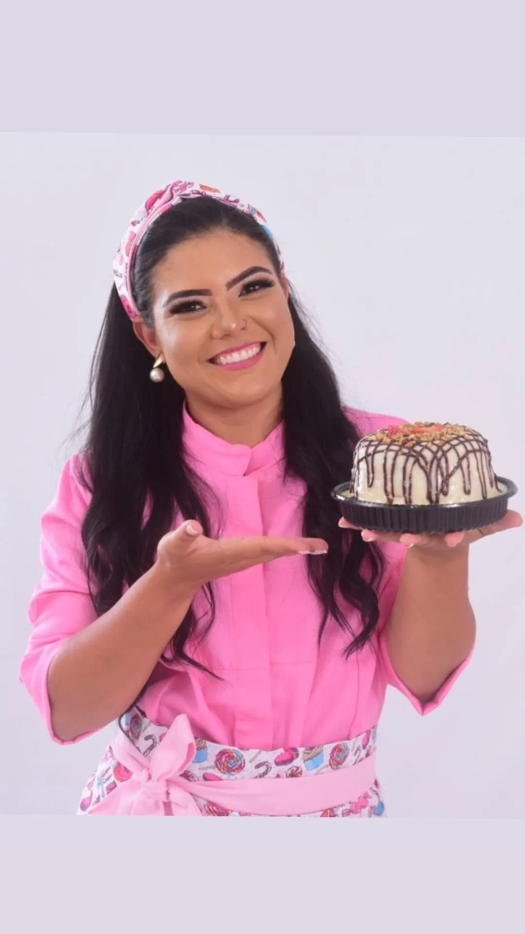 Com a renda dos doces, Jéssica sustenta a filha de 5 anos
