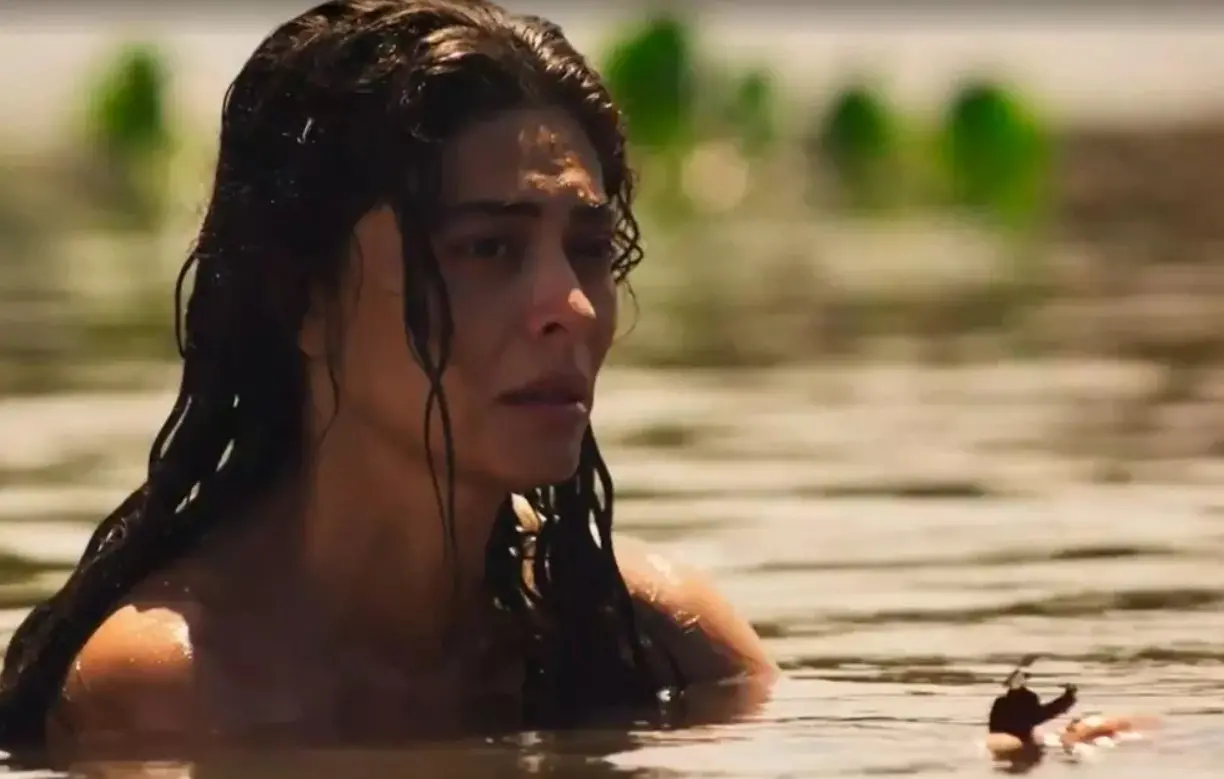 Maria Marruá no rio em Pantanal