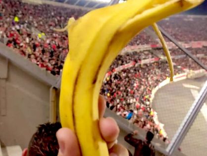 Banana atirada por torcedor argentino