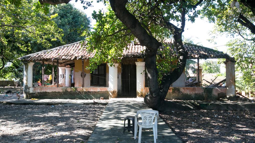 Fachada da casa principal da chácara Salubre, no bairro Padre Andrade, em Fortaleza