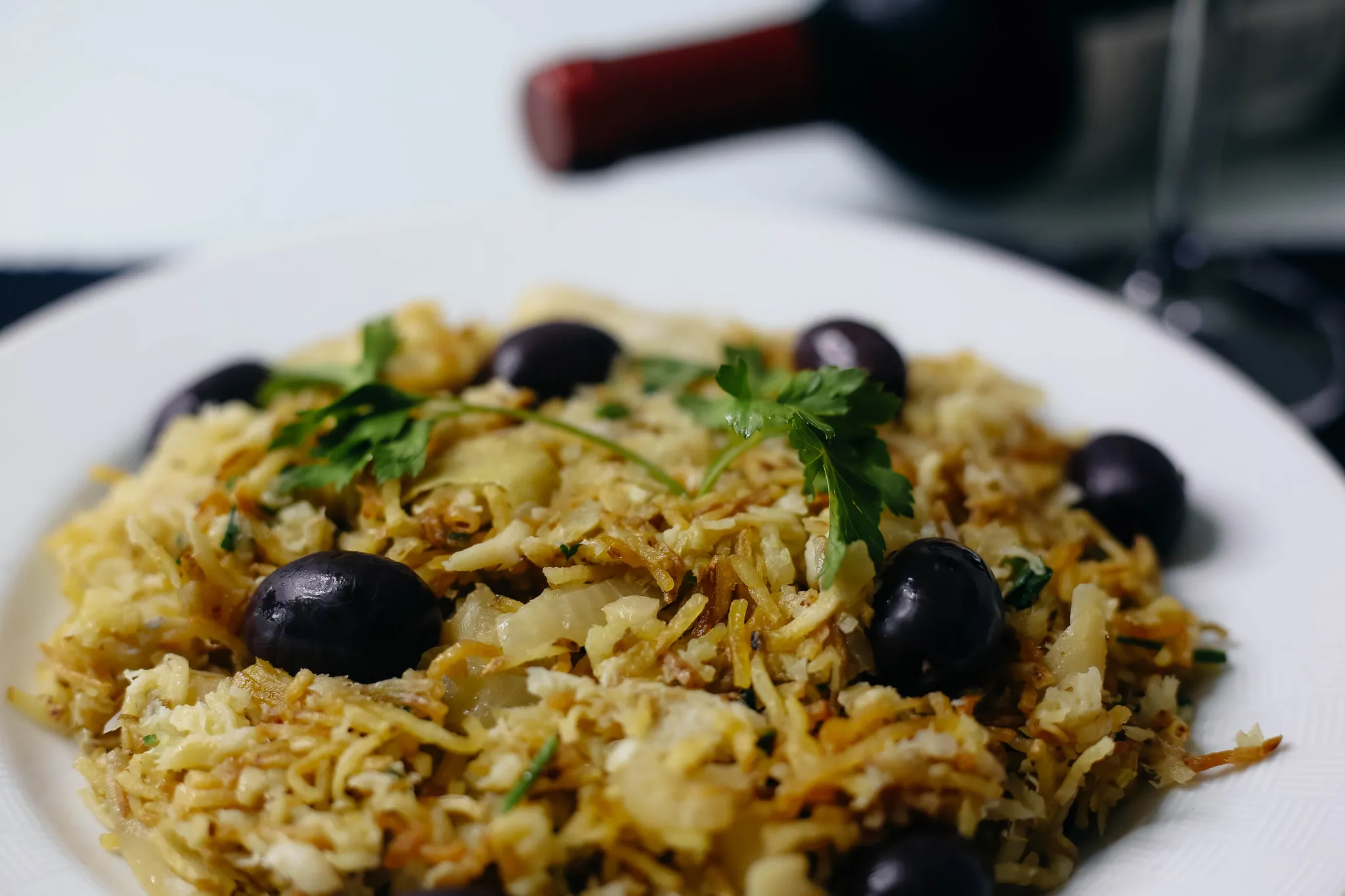 A batata palha garante a crocância da receita