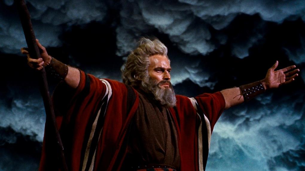 Que comece a sessão: Charlton Heston como Moisés na obra 