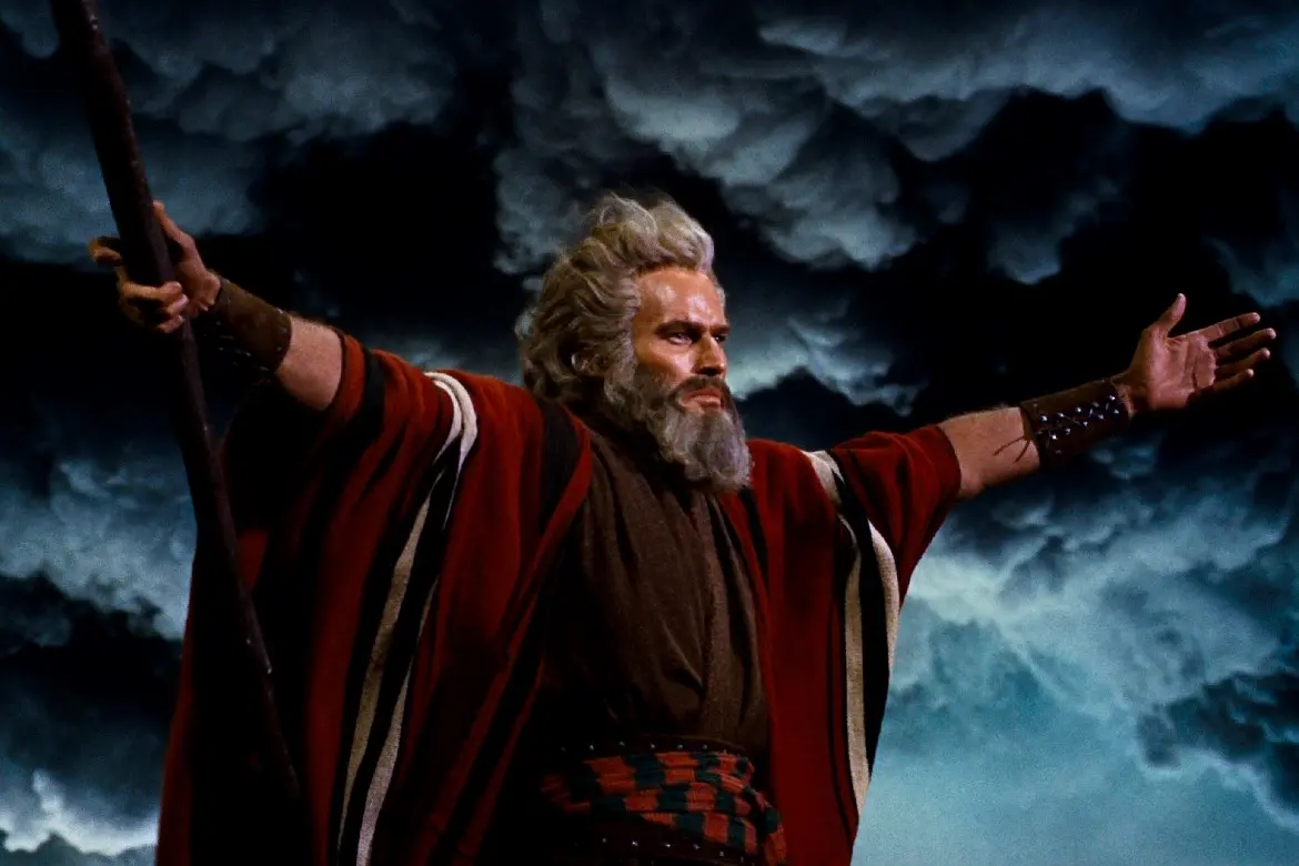 Que comece a sessão: Charlton Heston como Moisés na obra 