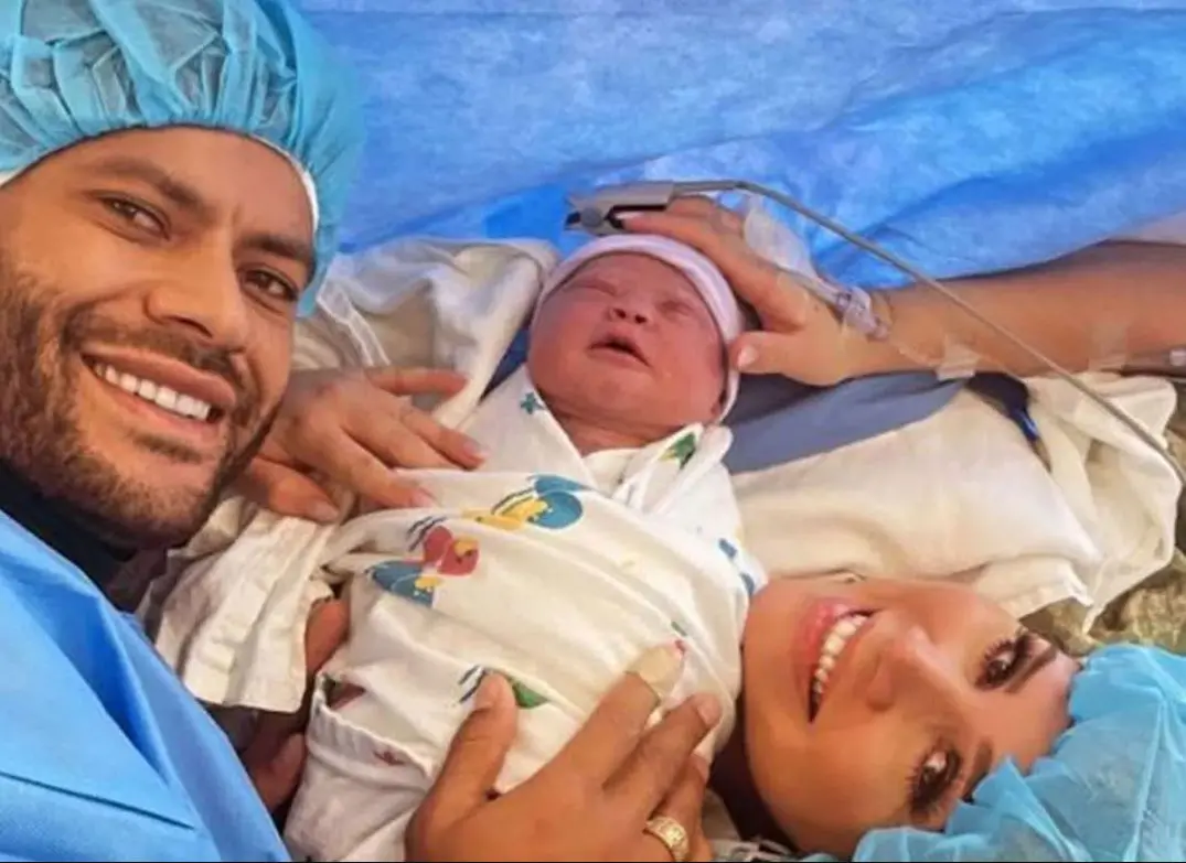 Nasce Zaya, primeira filha de Hulk Paraíba e Camila Ângelo