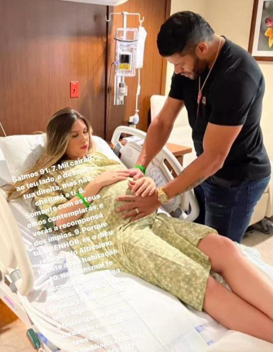 Camila Ângelo no hospital em Miami, momentos antes de dar à luz