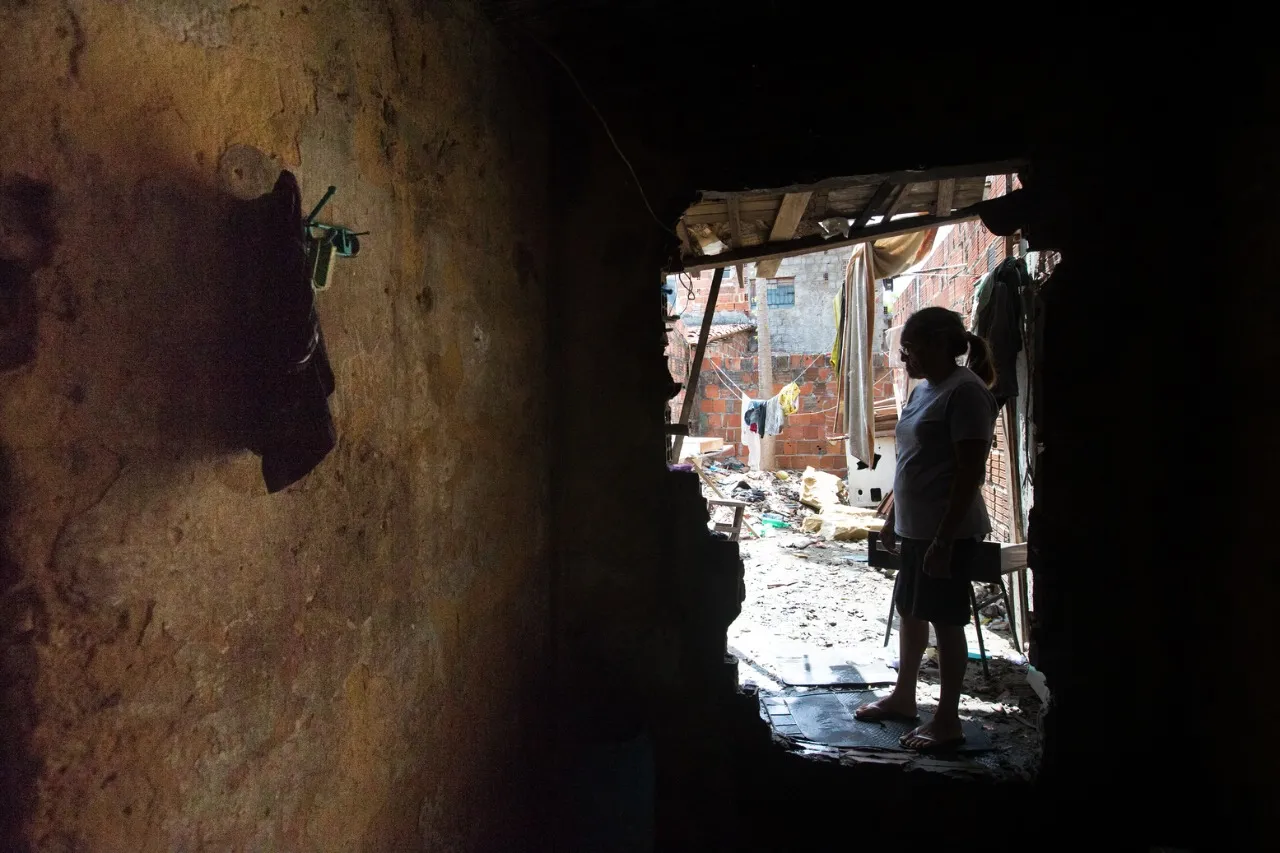 Falta de estrutura adequada para habitação é realidade compartilhada por centenas de fortalezenses