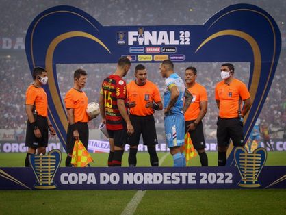 Imagem dos atletas de Fortaleza e Sport na Copa do Nordeste