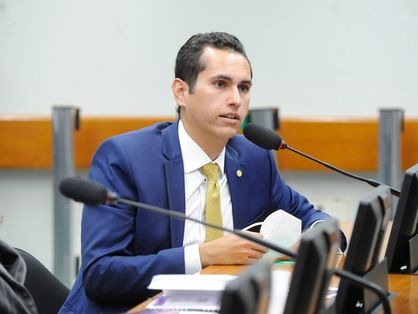 Deputado federal Domingos Neto na Câmara dos Deputados