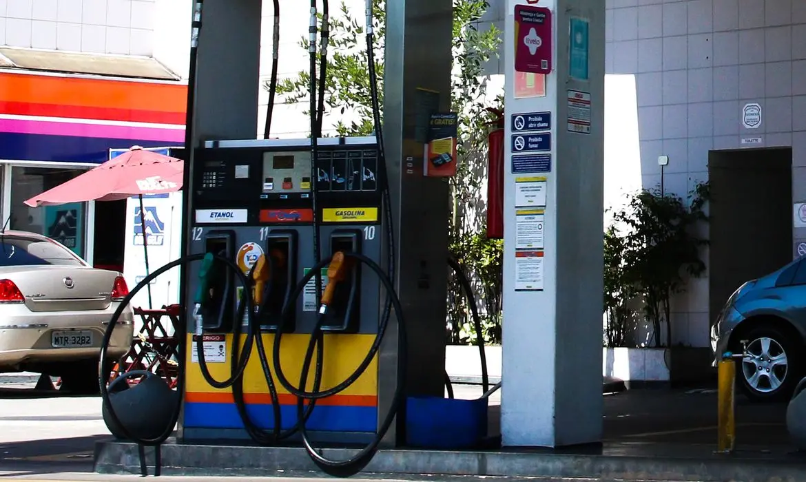Imagem da notícia: Preço médio do etanol acumula alta de 5,9% no Brasil em abril