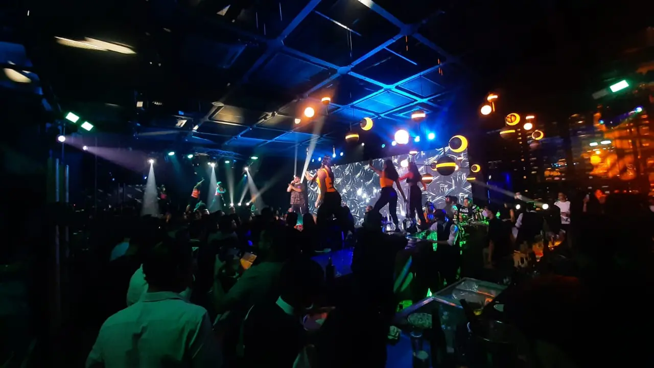 Dançarinas fizeram diferentes passos em cada música