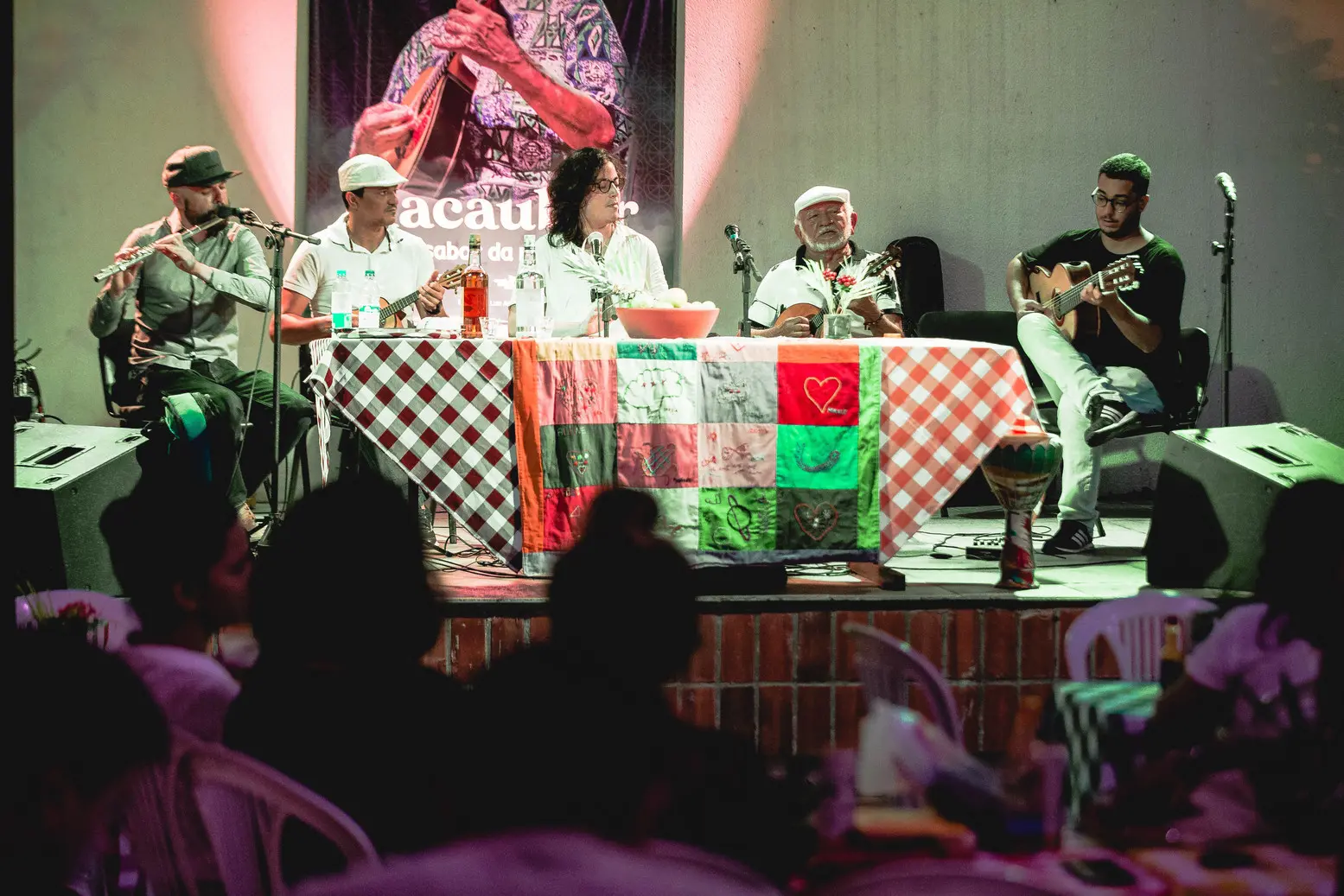 Ian Calíope, Gugu do Kvaco, Rafael Melo, Mestre Macaúba do Bandolim e Pedro Ernesto. Projeto Macaubar explica a força do choro enquanto uma confraternização cultural