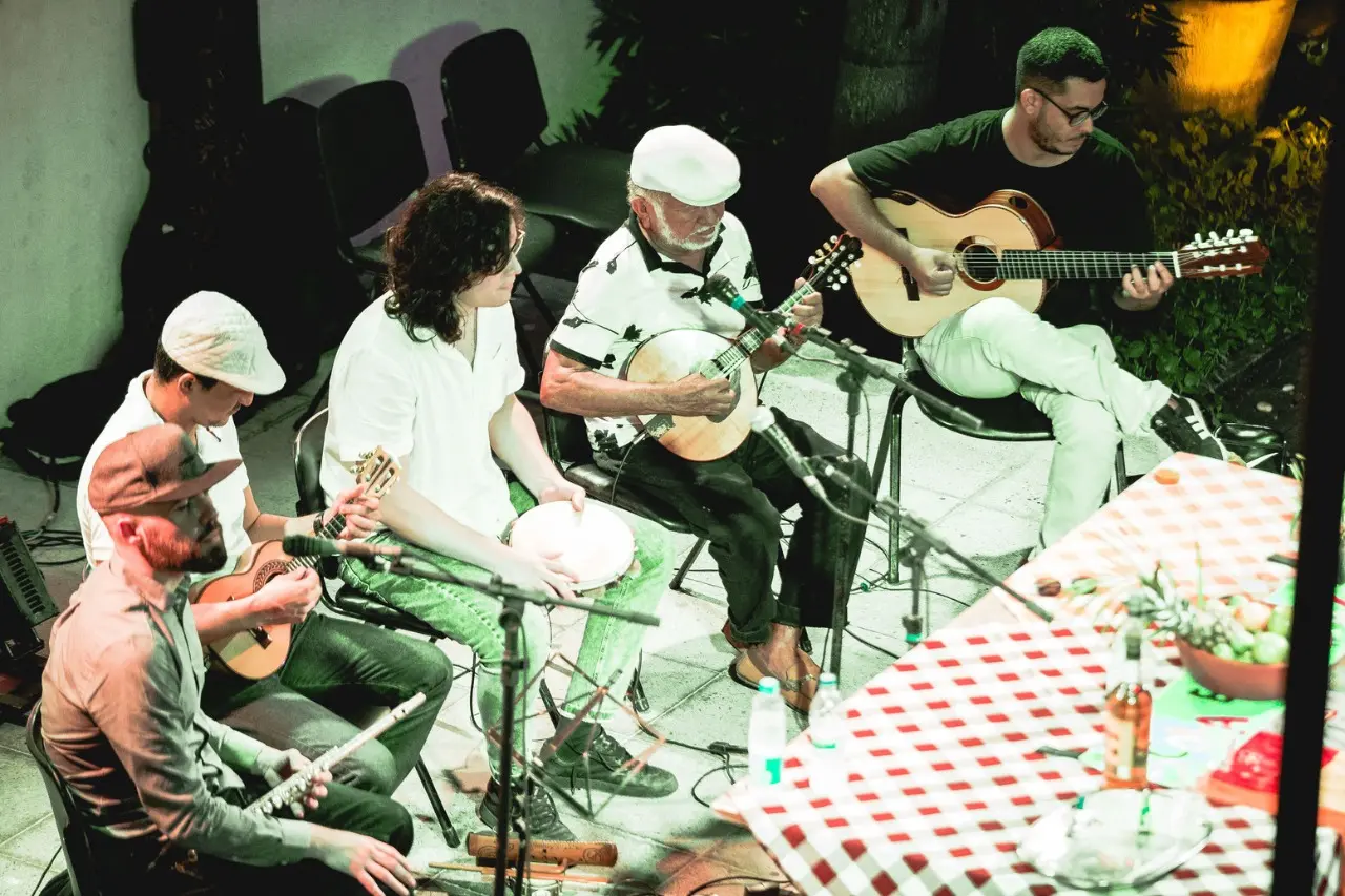 Praça Mestre Boca Rica em noite de homenagem aos fãs do choro