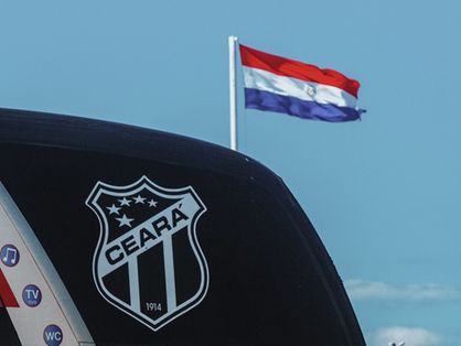 Ônibus do Ceará com detalhe da bandeira paraguaia