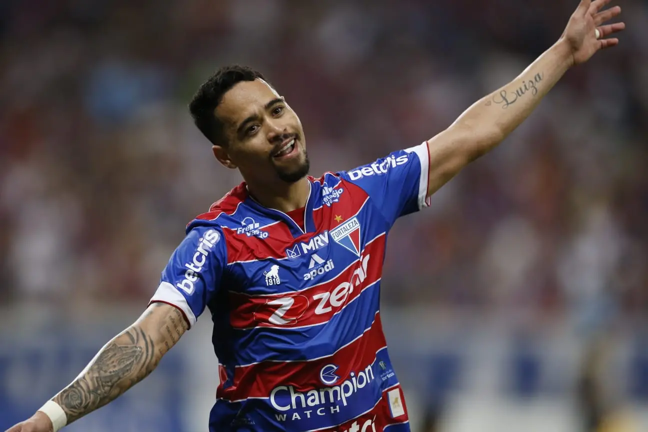 Yago Pikachu comemorando gol pelo Fortaleza