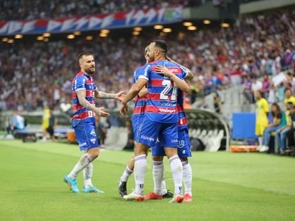 Fortaleza Esporte Clube comemorando gol