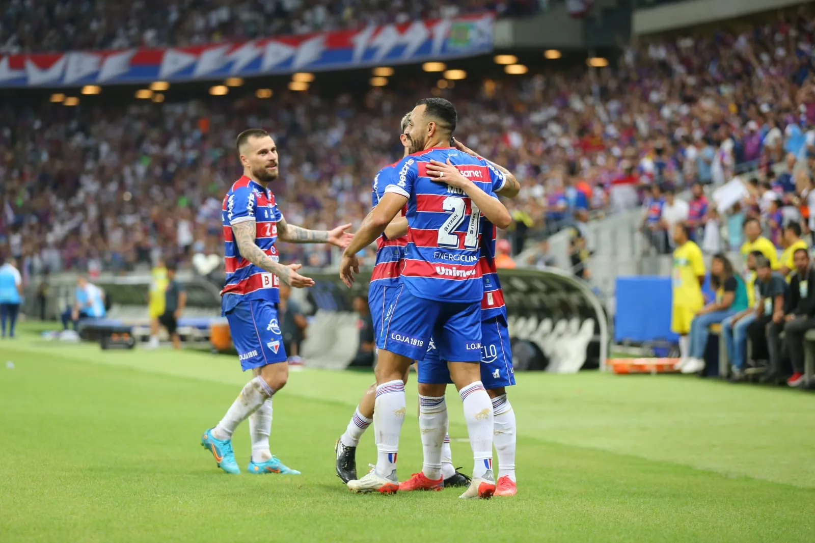 Jogadores do Fortaleza comemoram gol na final do Cearense