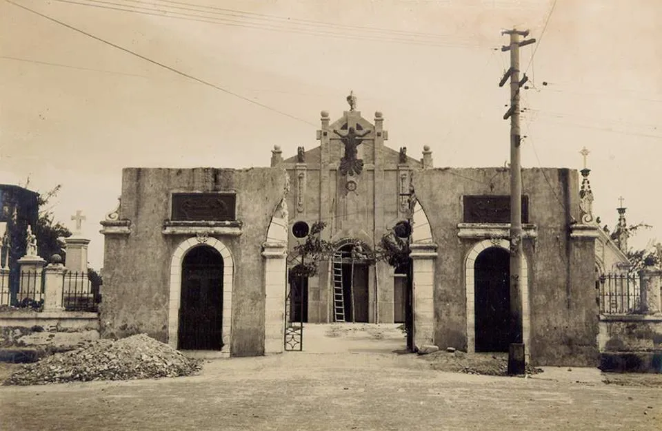Fachada do Cemitério São João Batista nos anos 1990