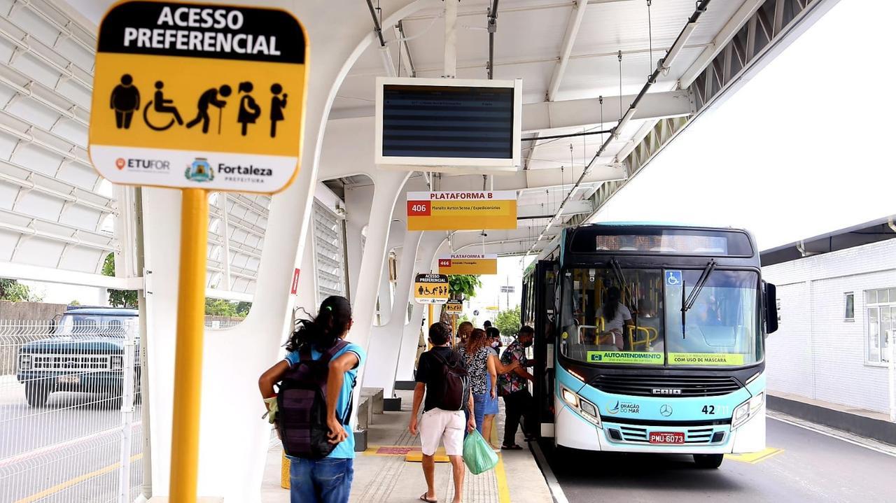 Terminal de ônibus aberto em Fortaleza
