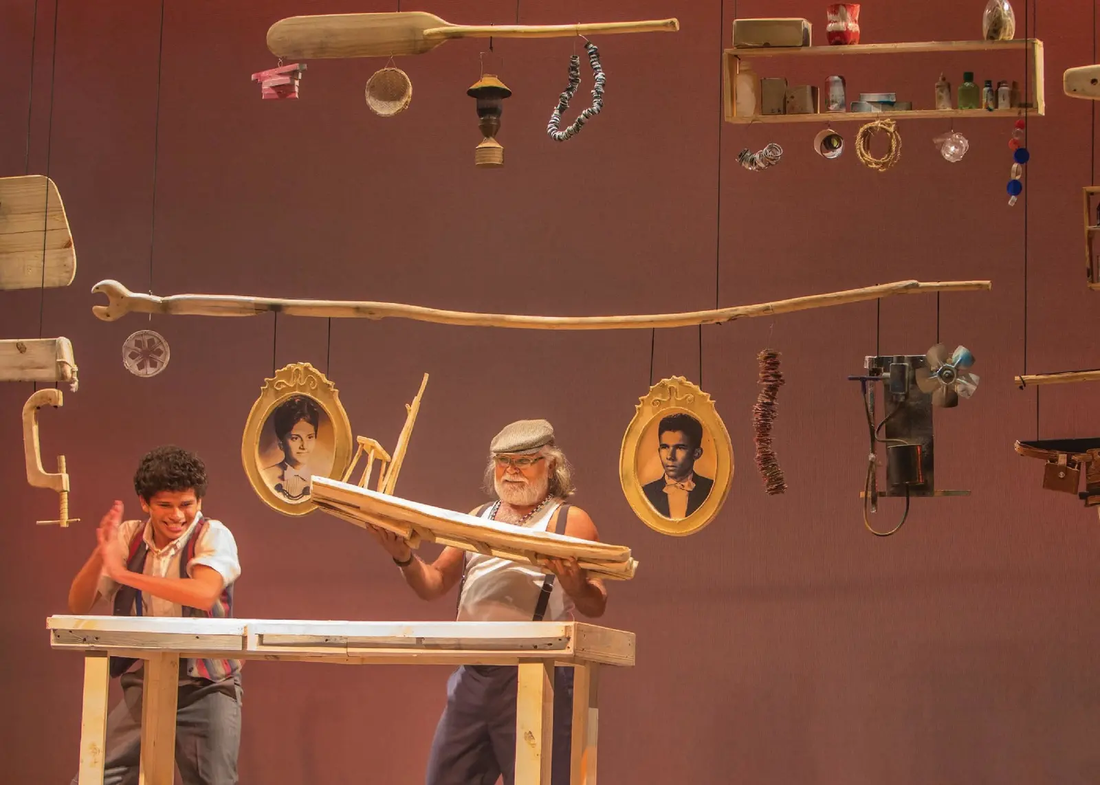 Moa é o garoto que conhece as origens do Ceará pelo avô, Seu Dito